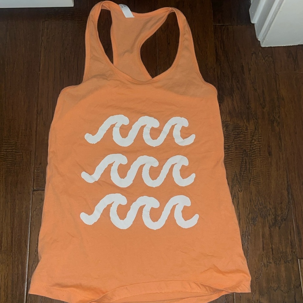 Orange wave tank